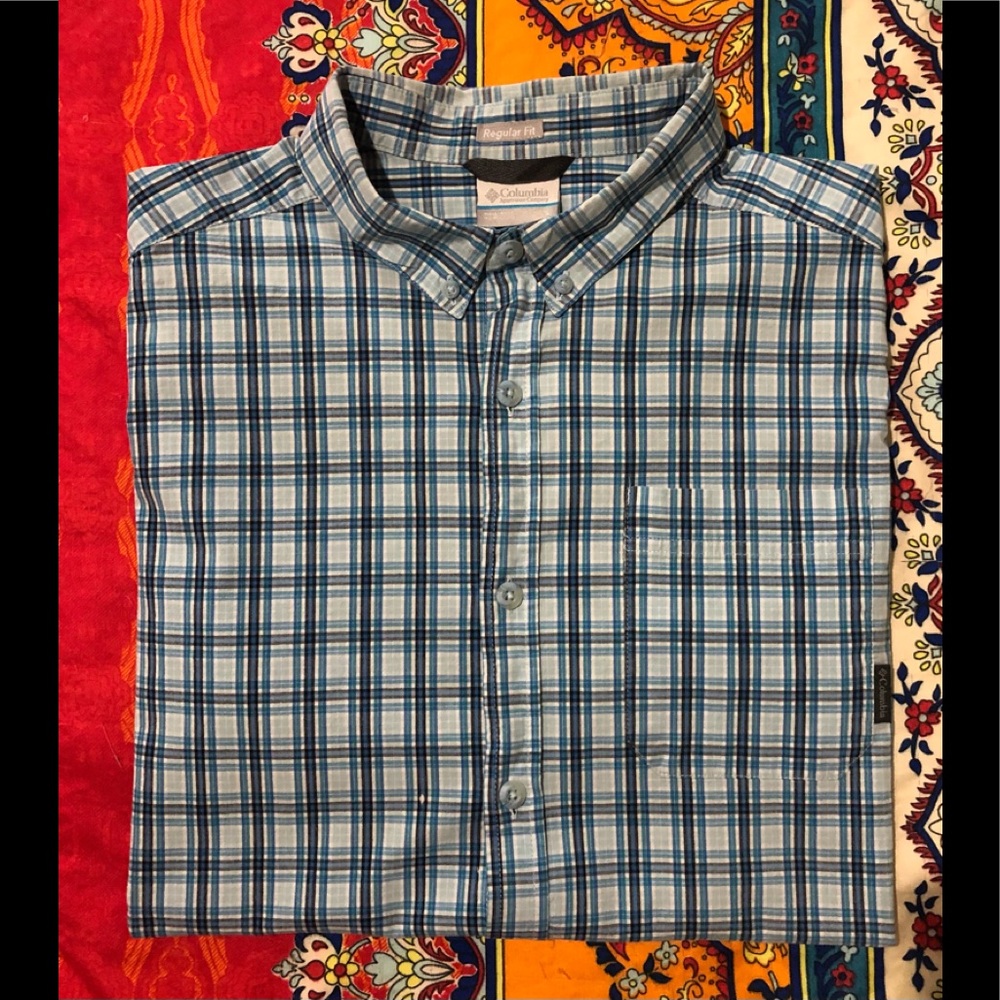 COLUMBIA SPORTSWEAR MEN’S S/S SHIRT.LOGO ON FRONT POCKET.BLUE/WHITE.☆LIKE NEW☆